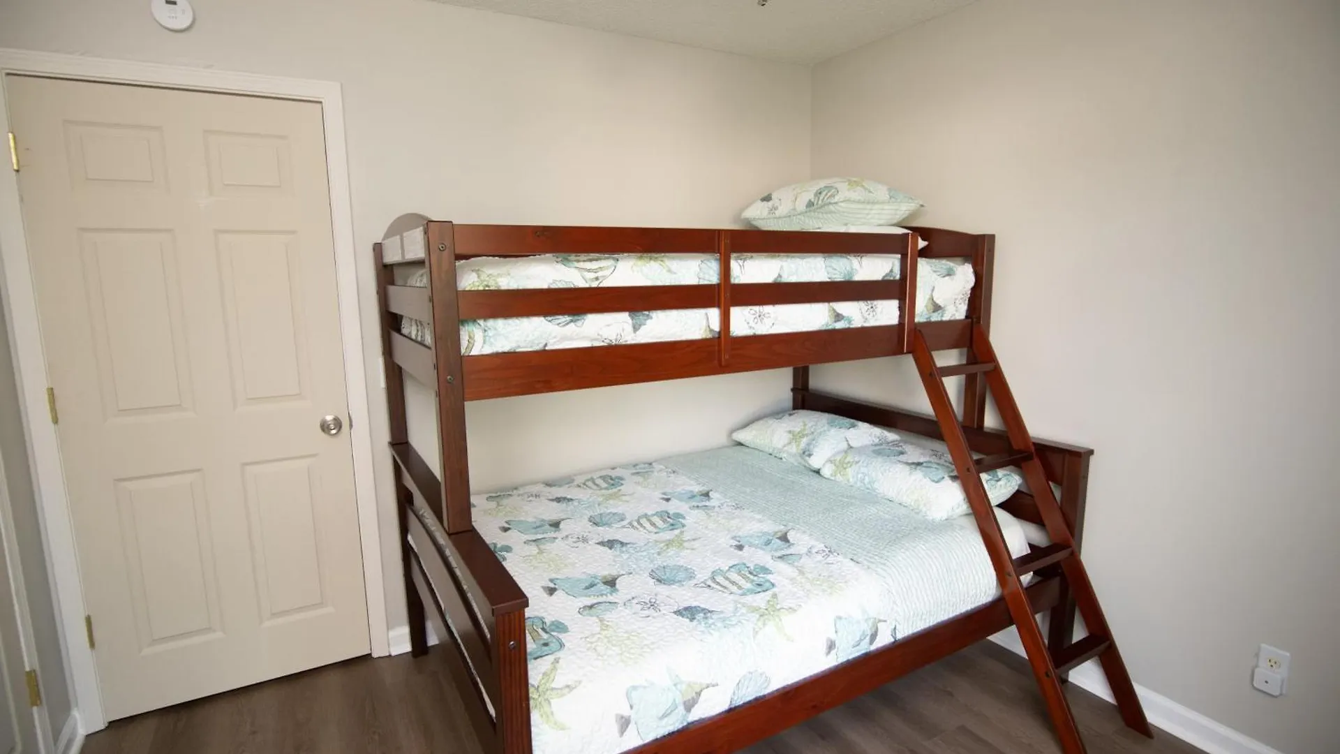 Savannah Lakefront Retreat Near Tybee Beach With King Bed And Free Parking