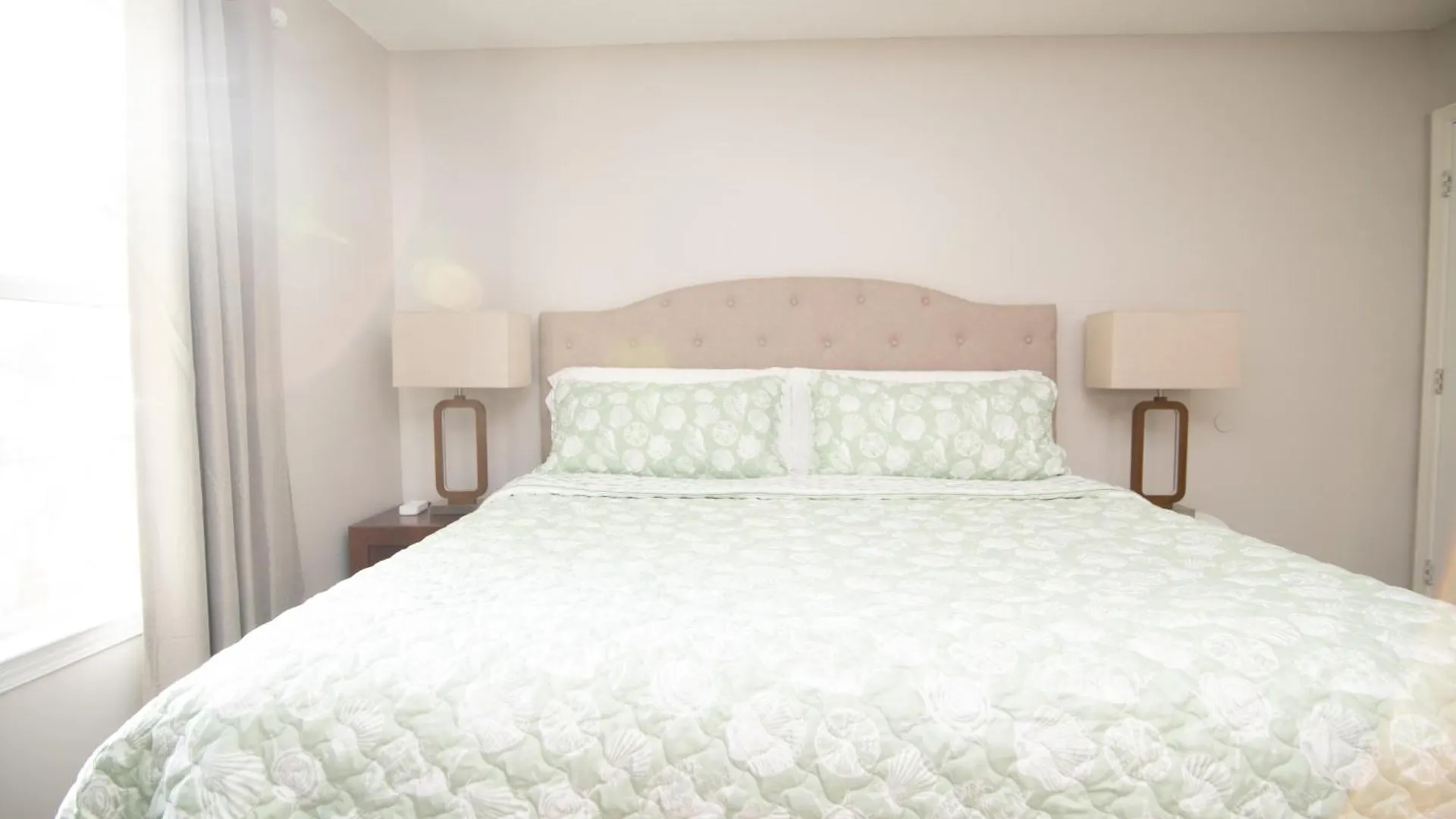 Holiday home Savannah Lakefront Retreat Near Tybee Beach With King Bed And Free Parking