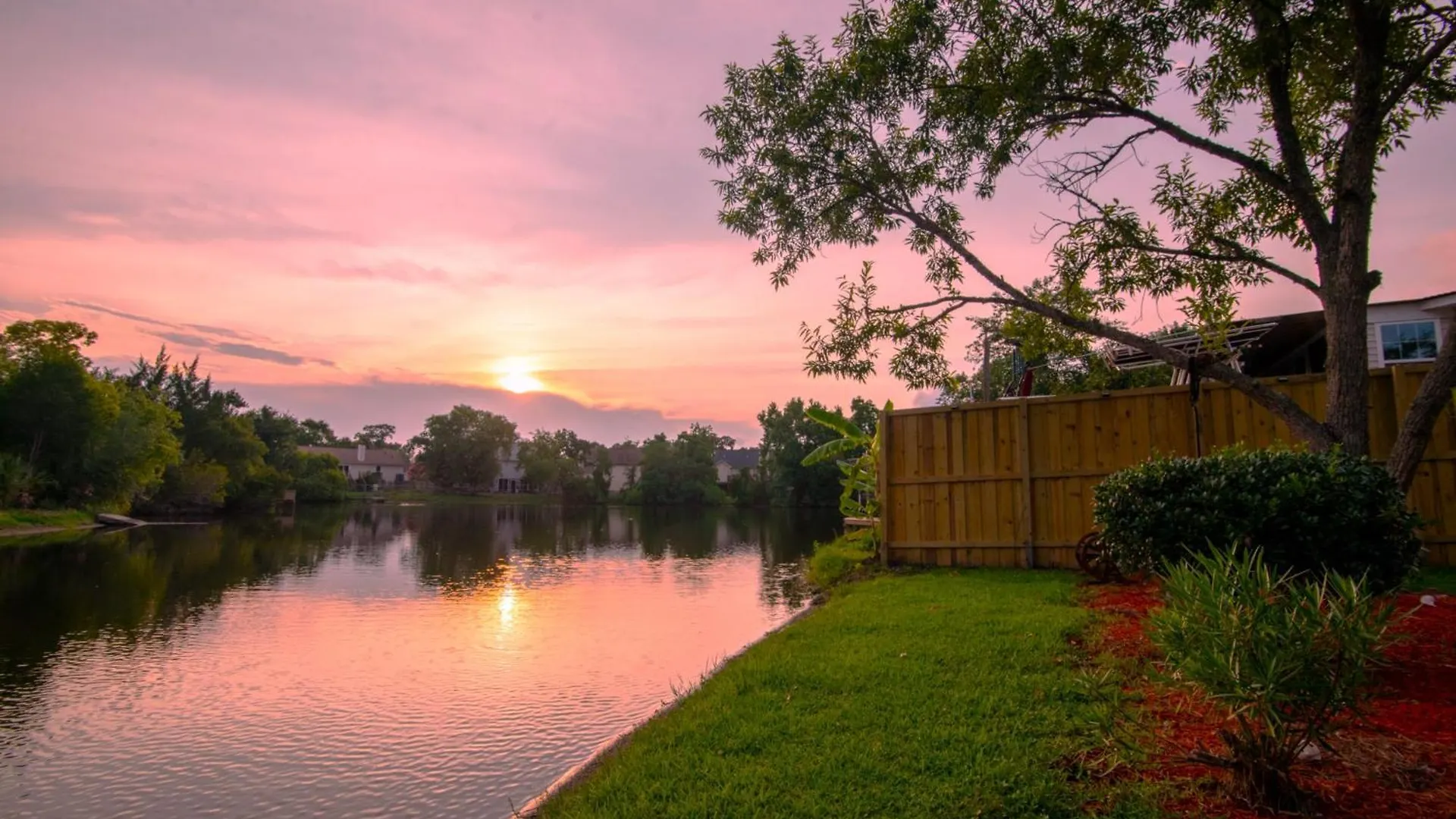 Holiday home Savannah Lakefront Retreat Near Tybee Beach With King Bed And Free Parking