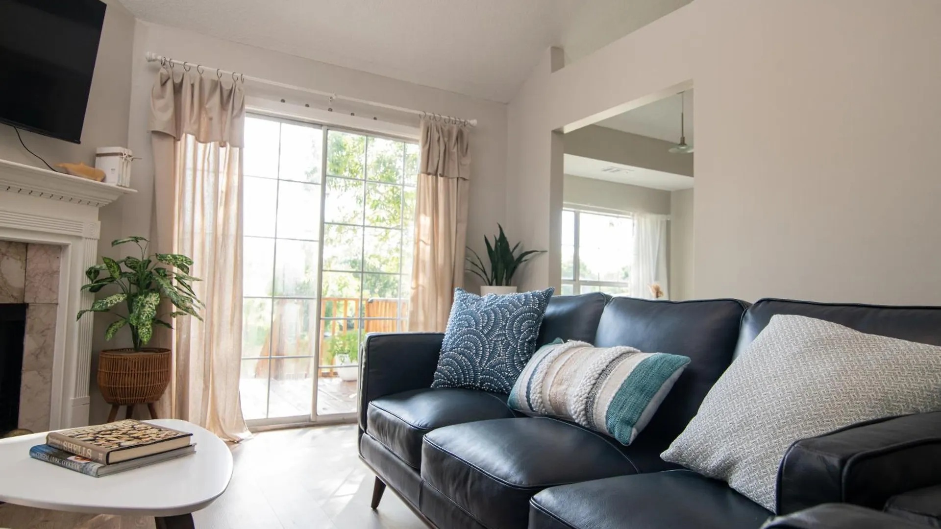 Savannah Lakefront Retreat Near Tybee Beach With King Bed And Free Parking
